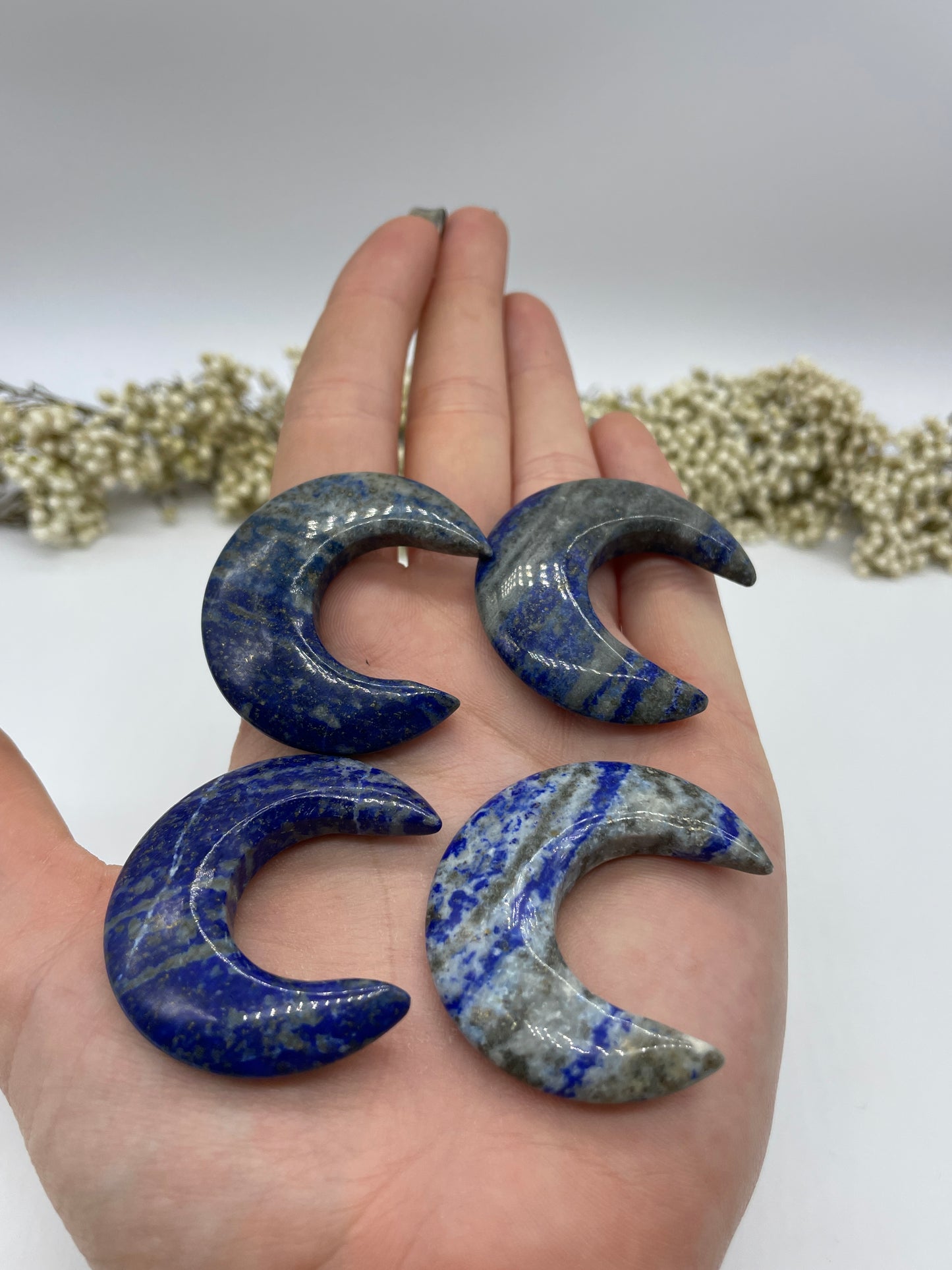 Mondförmiger Lapislazuli