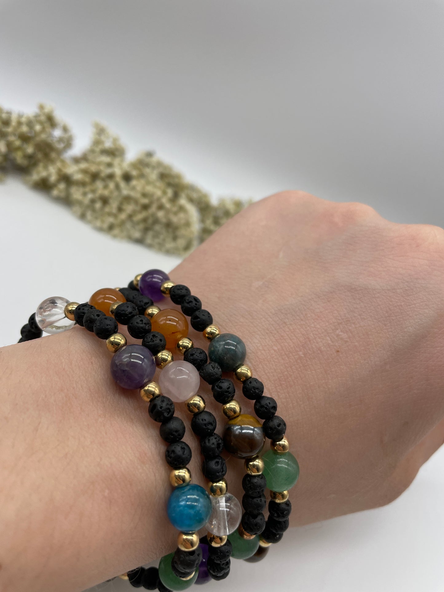 Lavastein Armband mit 7 Edelsteinen