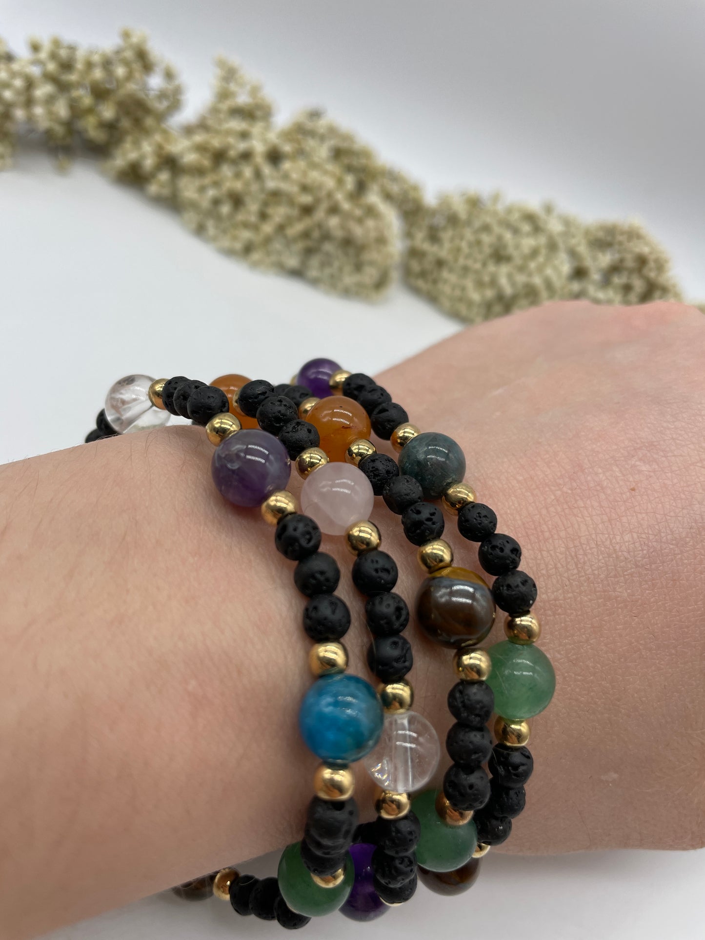 Lavastein Armband mit 7 Edelsteinen