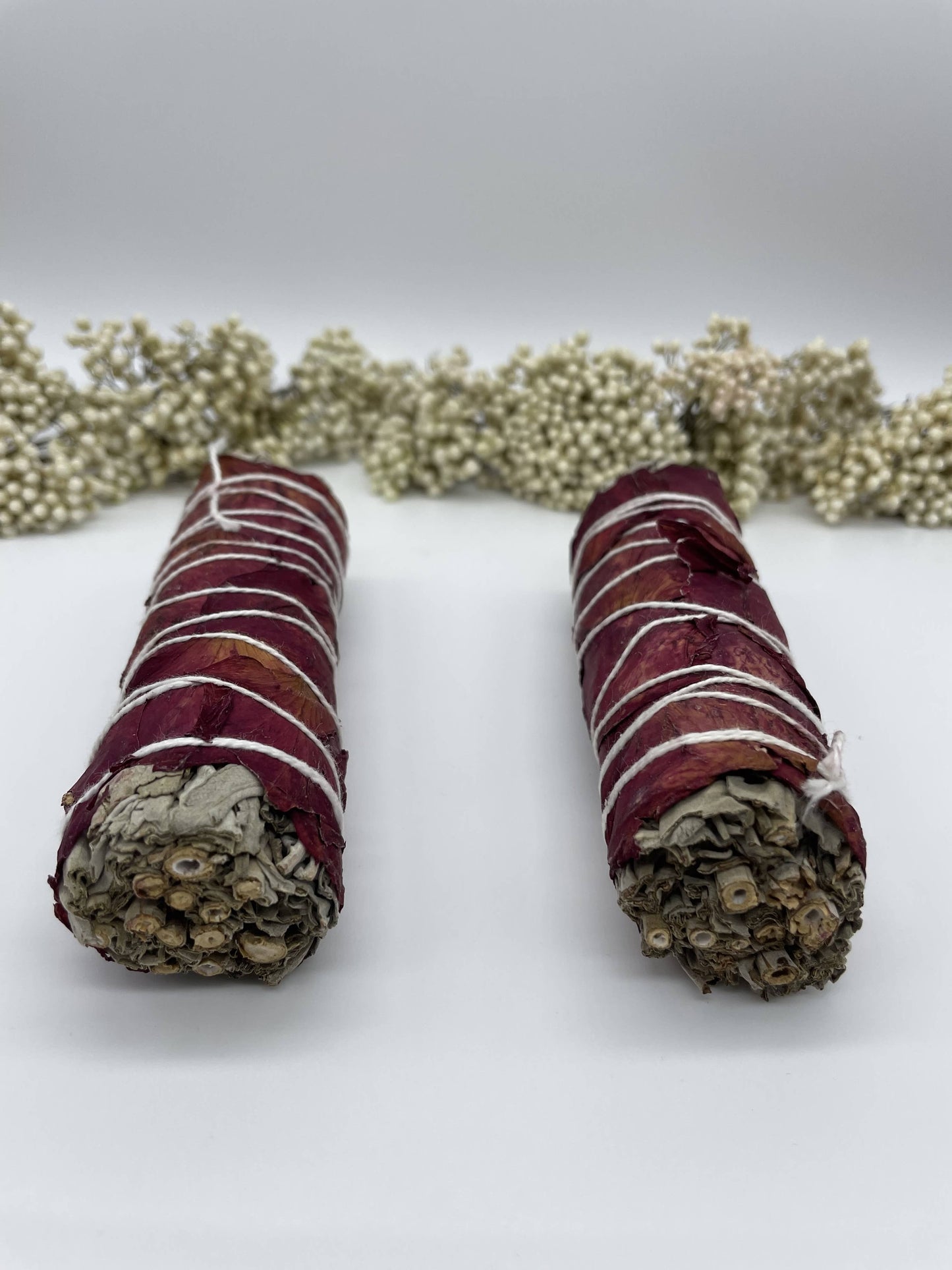 Weißer Salbei Smudge mit Rosenblättern S