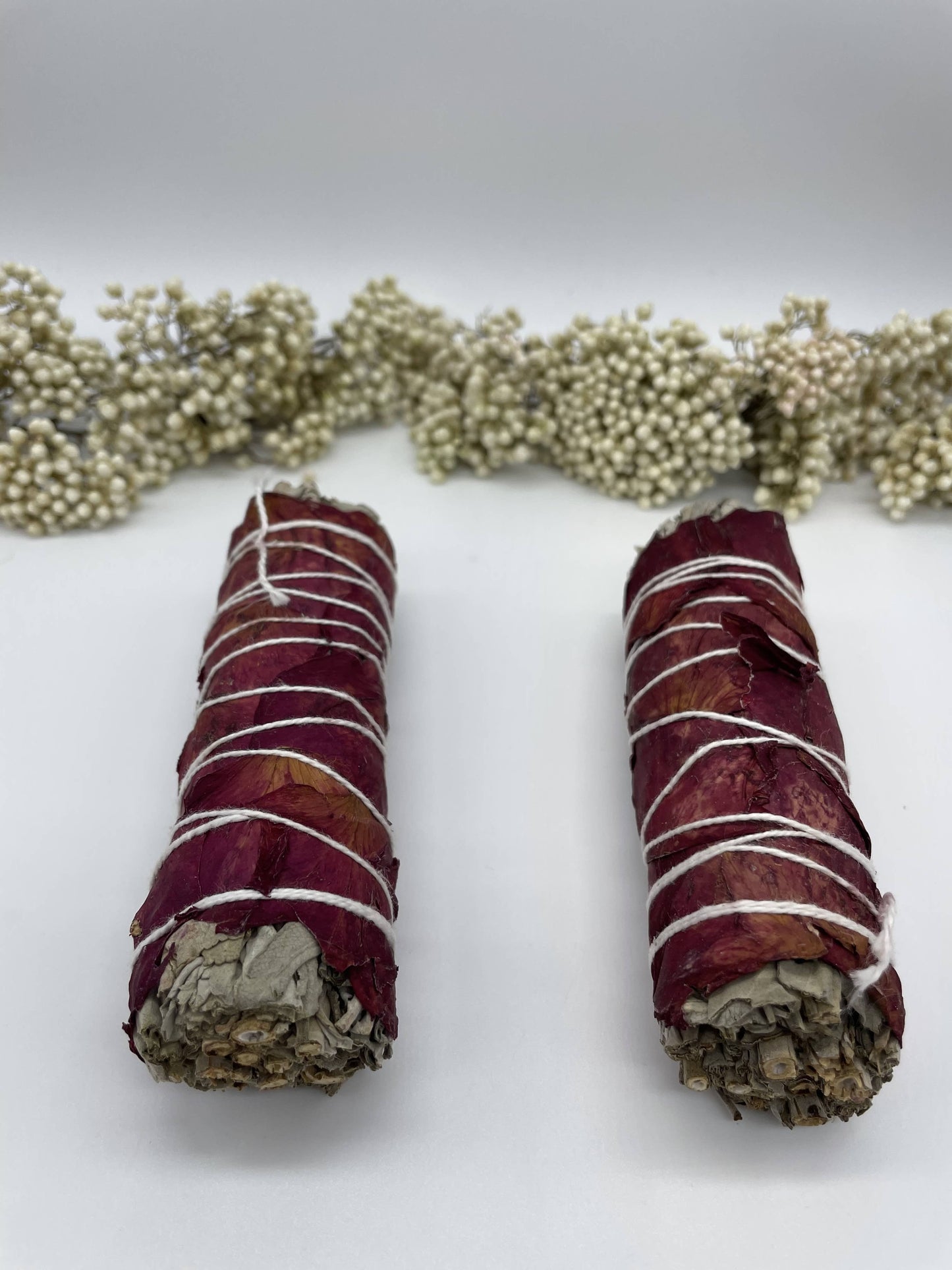 Weißer Salbei Smudge mit Rosenblättern S