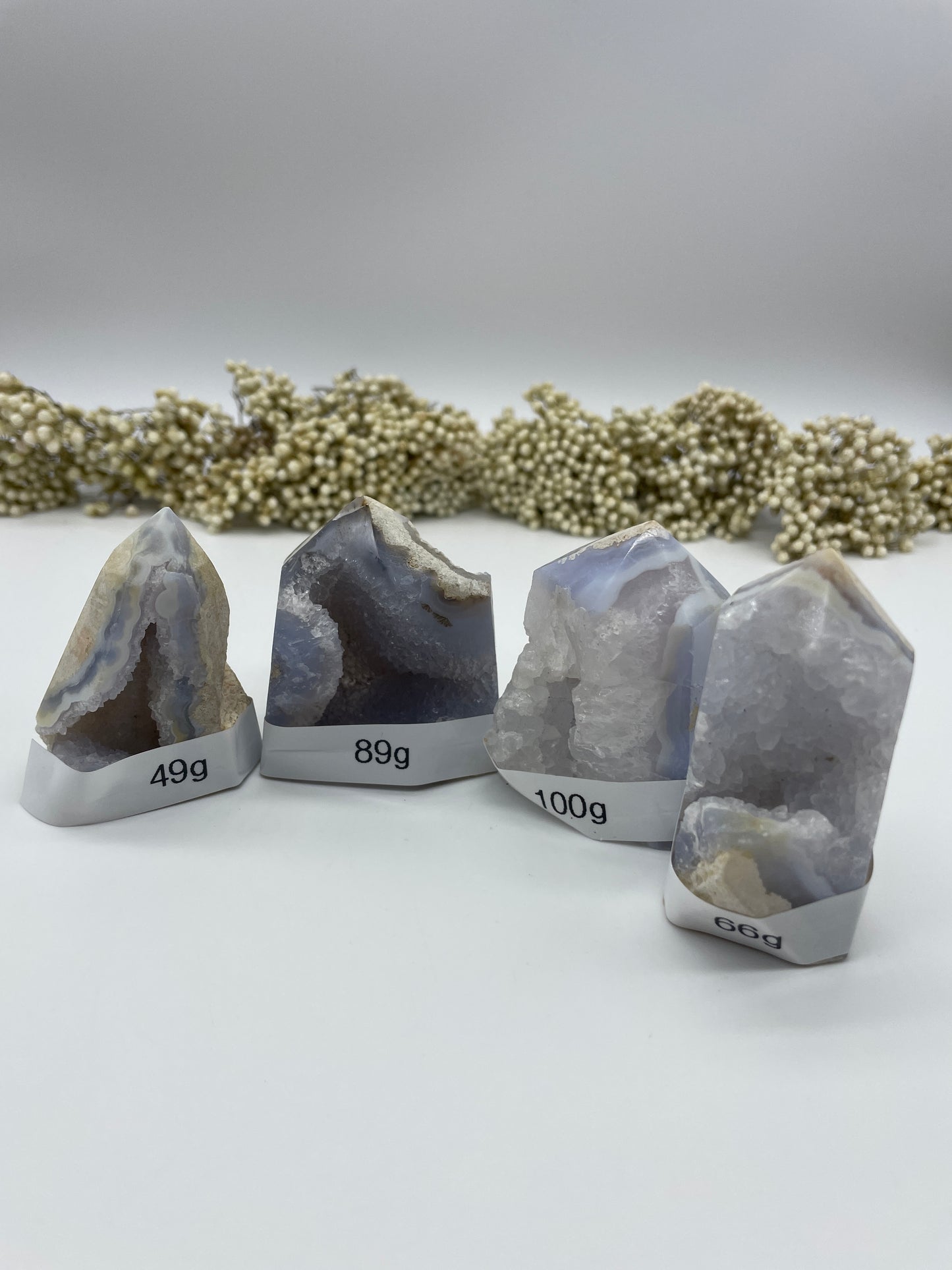 Kristallspitze Chalcedon "Blue Lace" mit Drusen