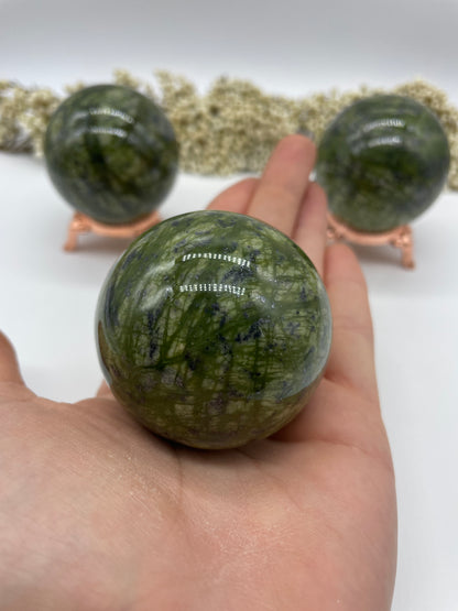 Grüne Serpentin Kugel