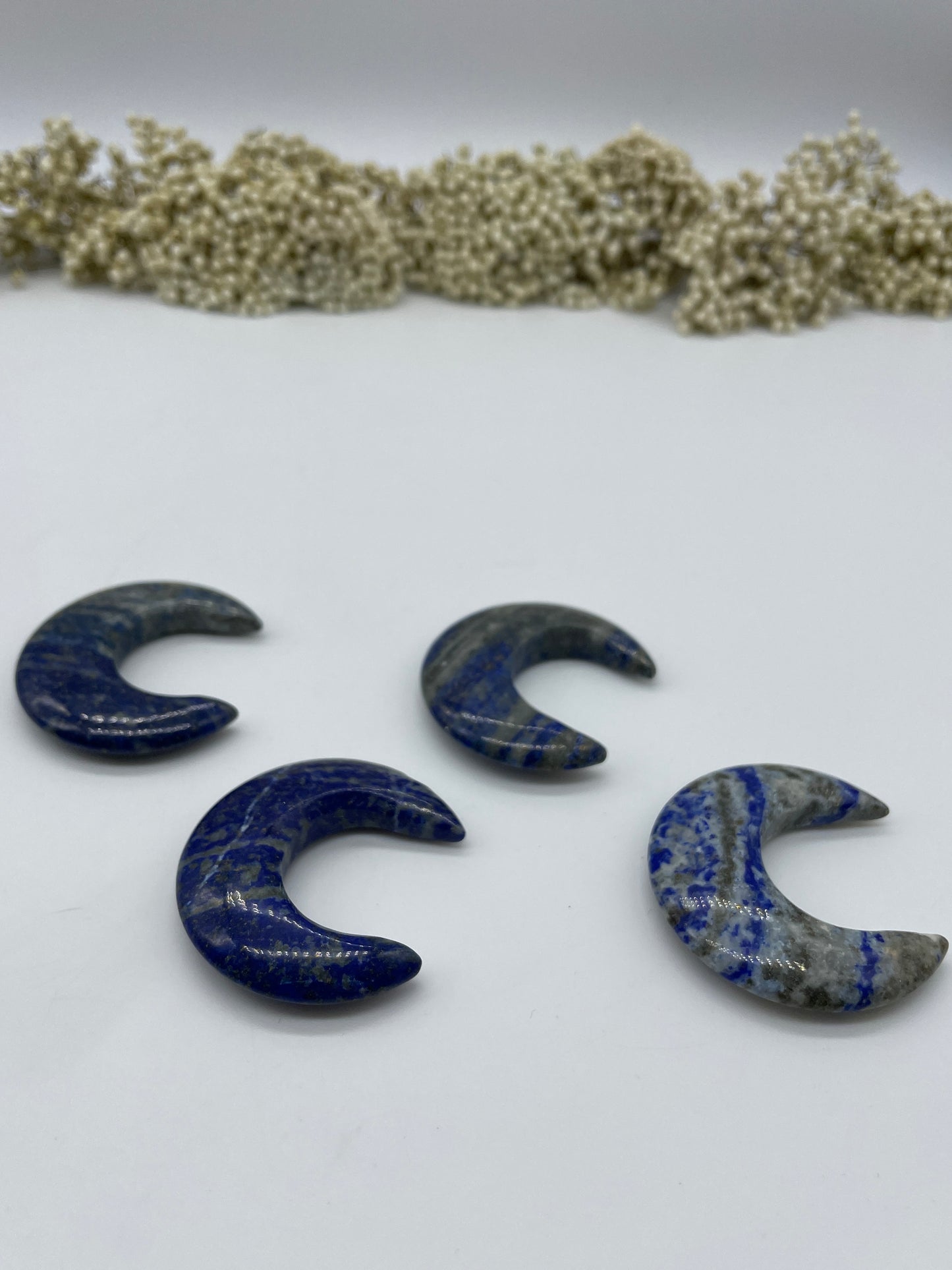 Mondförmiger Lapislazuli