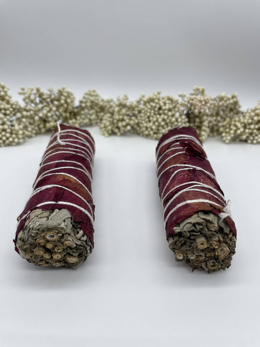 Weißer Salbei Smudge mit Rosenblättern S